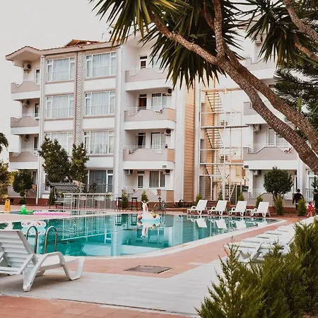 New Garden Aparthotelside Sidé